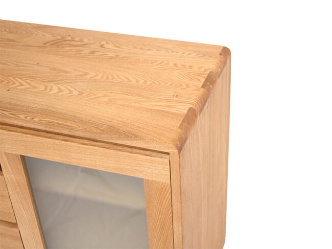 繊細で美しい無垢材のサイドボード 