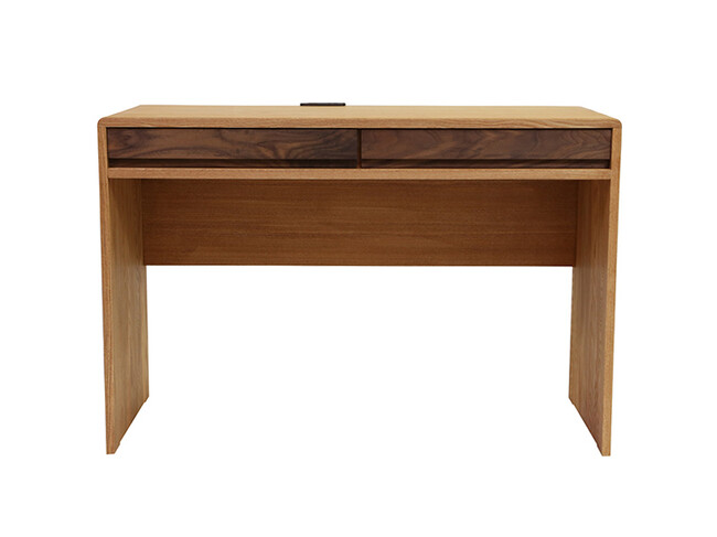 繊細で美しい無垢材のデスク 