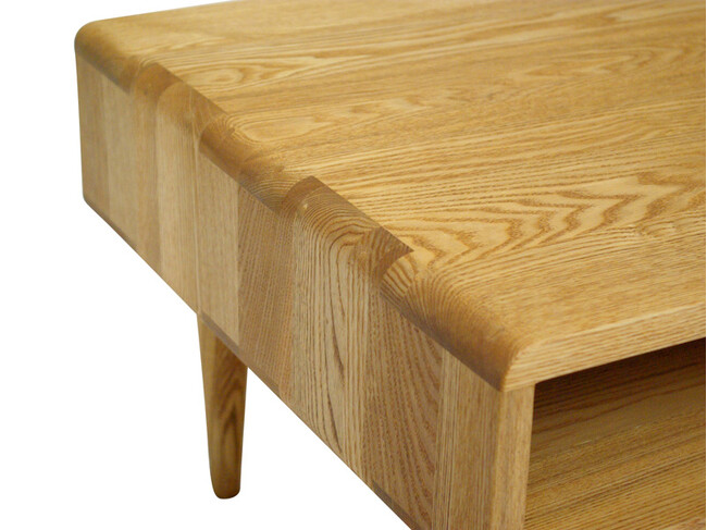 繊細で美しい無垢材のリビングテーブル（ライト） ライト