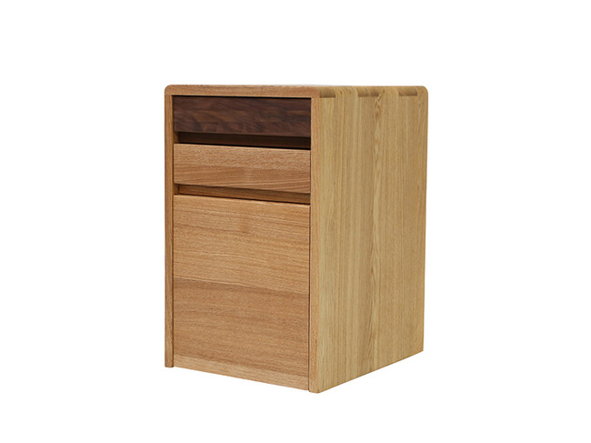 繊細で美しい無垢材のデスクワゴン 