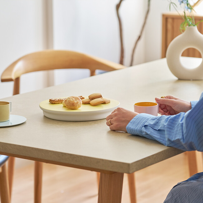 アクルテック ダイニングテーブル（横幅160 x 奥行85 cm） 