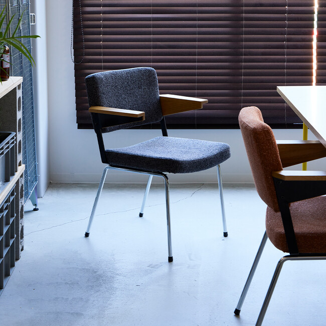 KICKS（キックス）　ダイニングチェア（CHARCOAL） CHARCOAL