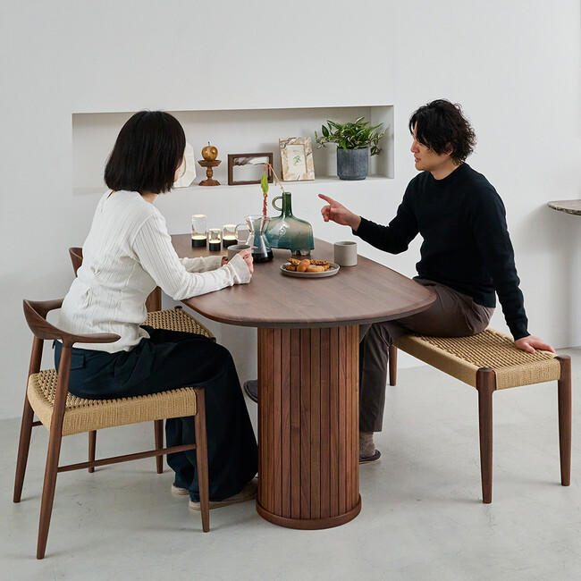 ウィルティック ハーフラウンド  ダイニングテーブル ヨコハギ無垢（ ウォールナット） 