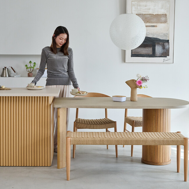 ウィルティック ハーフラウンド マティエラ塗装 ダイニングテーブル（レッドオーク脚） 