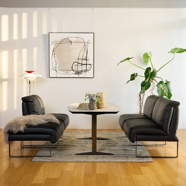 Baryon（バリオン）オットマン（アーバンブラック）* Baryonシリーズ 画像の脚はオーダー色のガンメタリック