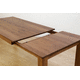 SE 伸長式無垢材ダイニングテーブル 天板に収納されたサブ天板を取り付けて伸長